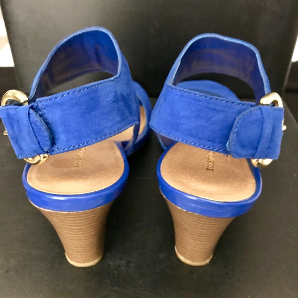 Attention,Cobalt blue sandals. - Picture 3 of 8
